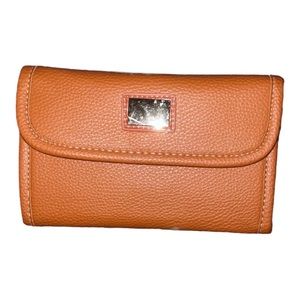 NWOT‎ Tan ‘Leather’ Wallet?